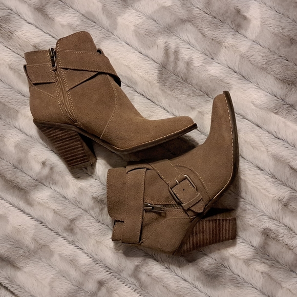 Dolce Vita Shoes - Dolce Vita suede bootie with side zip